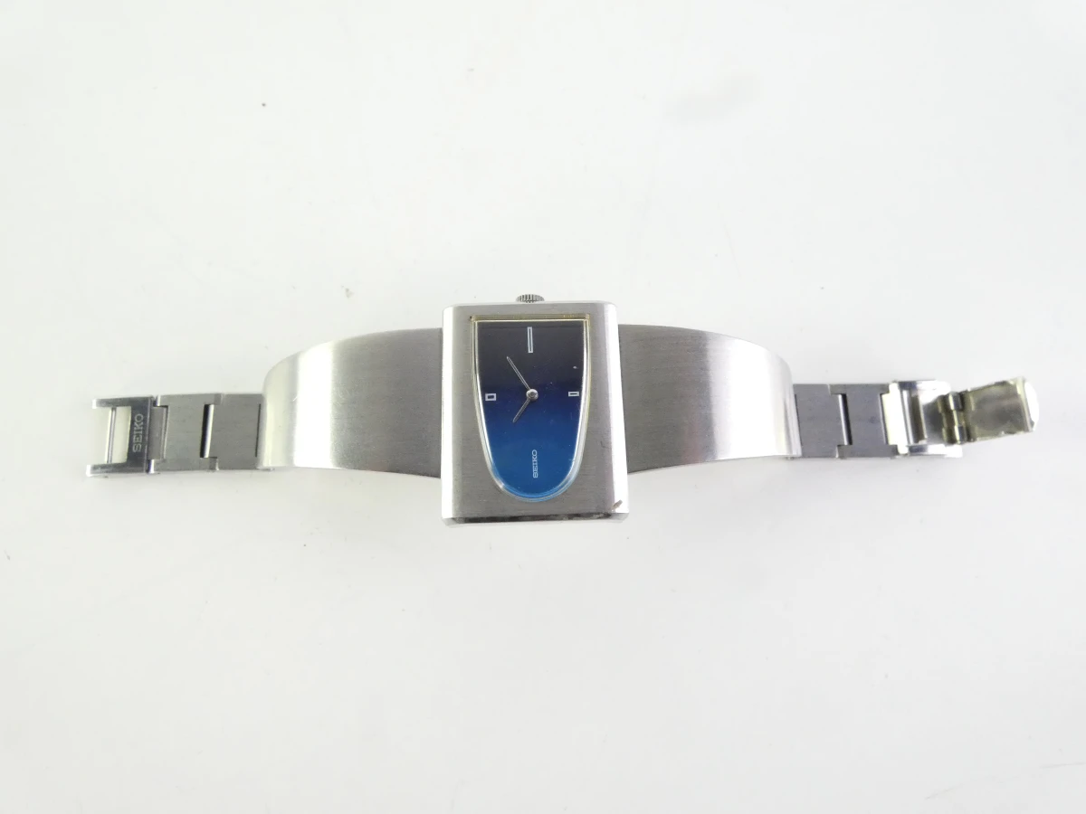 Seiko dameshorloge met blauwe wijzerplaat en metalen band