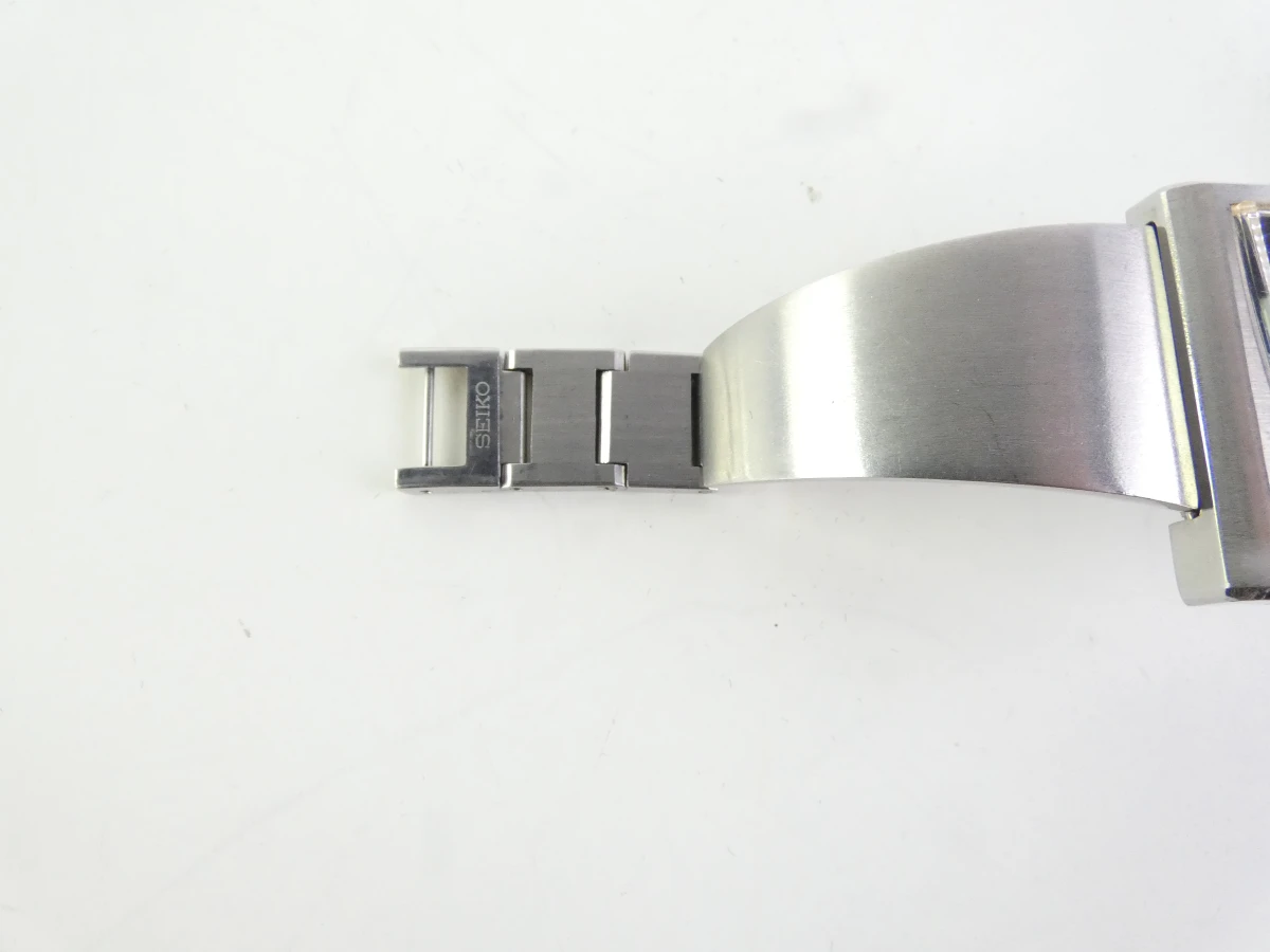 Seiko dameshorloge met blauwe wijzerplaat en metalen band