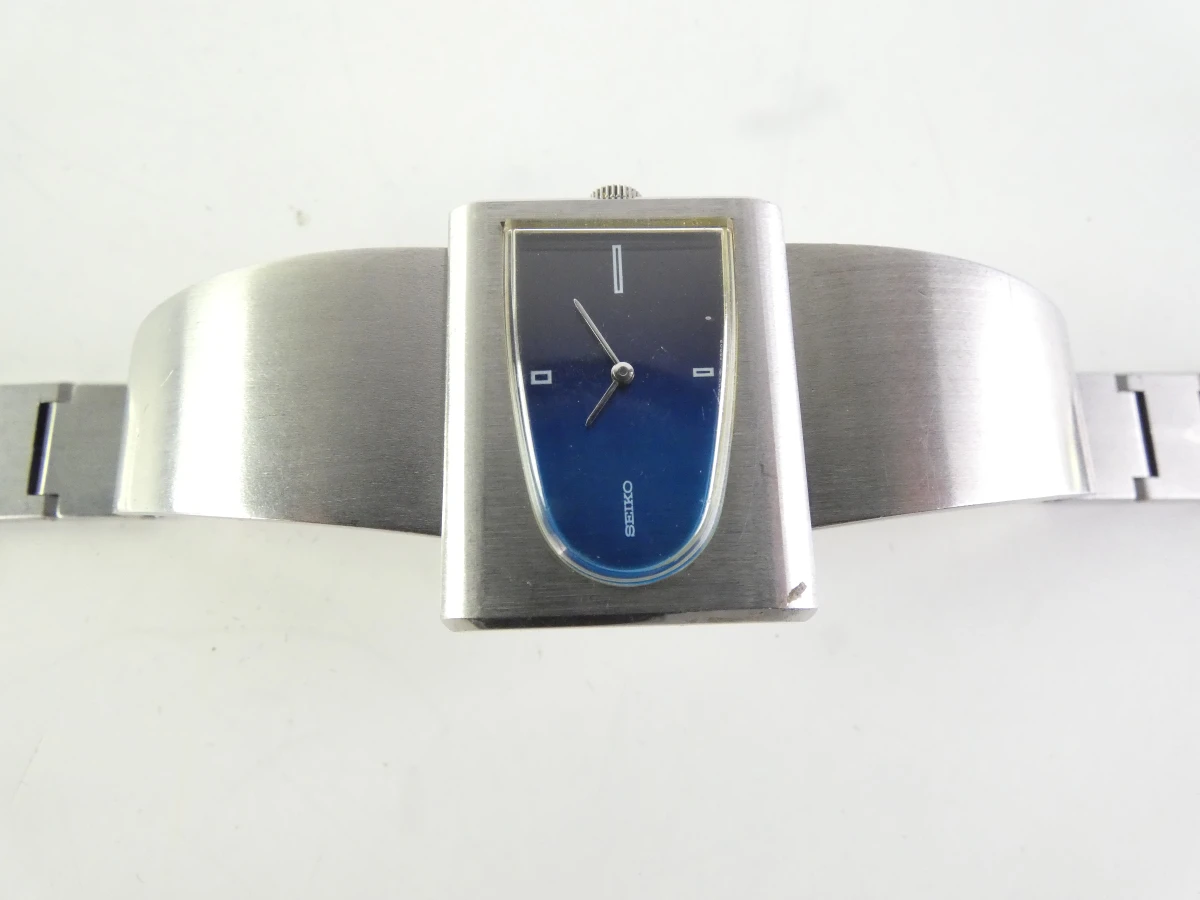 Seiko dameshorloge met blauwe wijzerplaat en metalen band