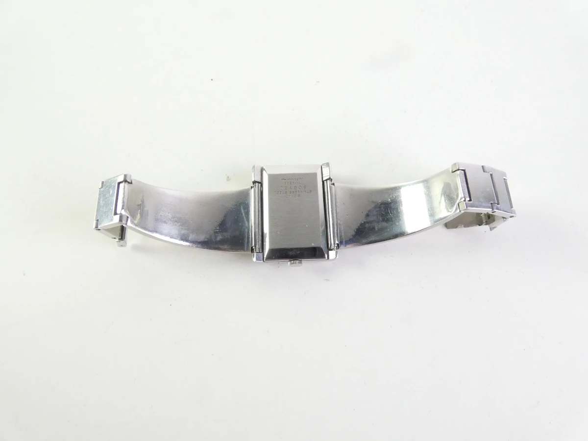 Seiko dameshorloge met blauwe wijzerplaat en metalen band