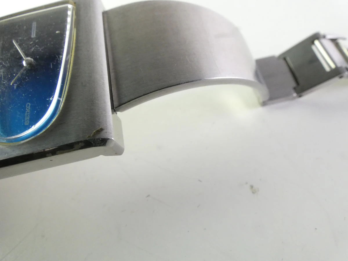 Seiko dameshorloge met blauwe wijzerplaat en metalen band