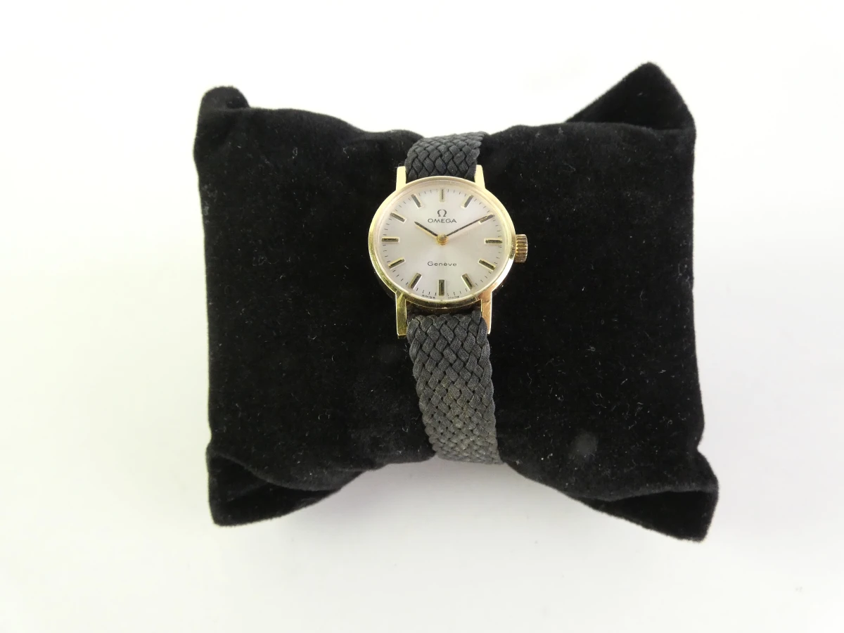 Omega Dameshorloge met gevlochten band