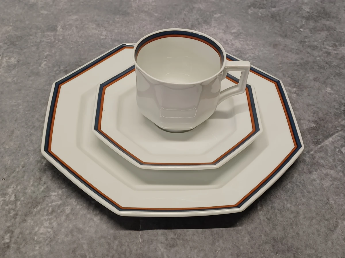 59-delig Octagonaal porseleinen servies met stijlvolle rand - foto 8