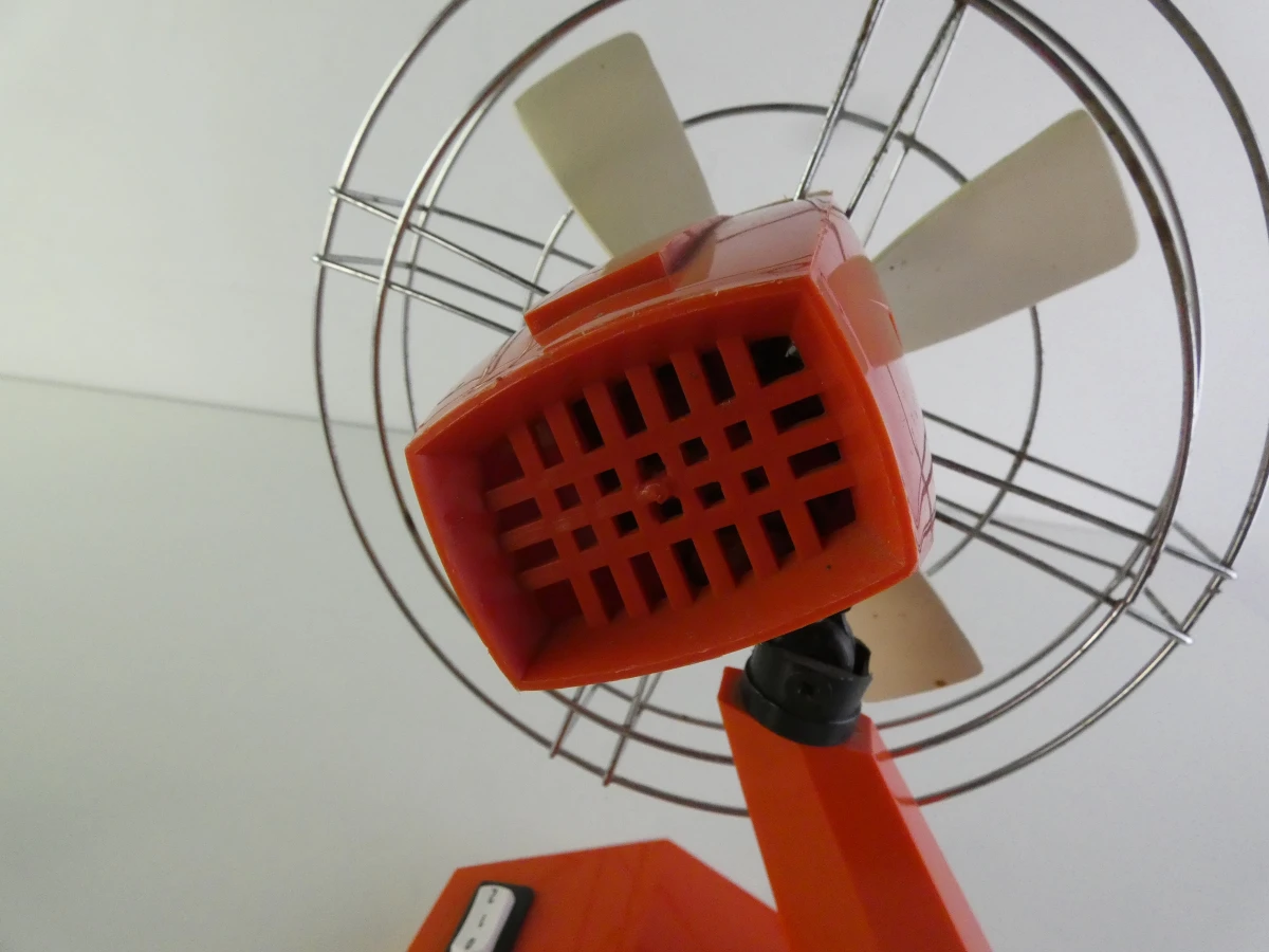 Vintage oranje elektrische tafelventilator ILKA