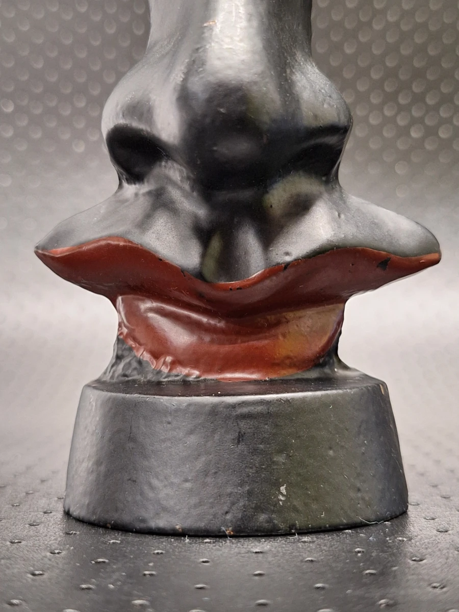 Vintage surrealistische brillenhouder ‘The Nose’ - Dalí-stijl - zwart met rode lippen - foto 2