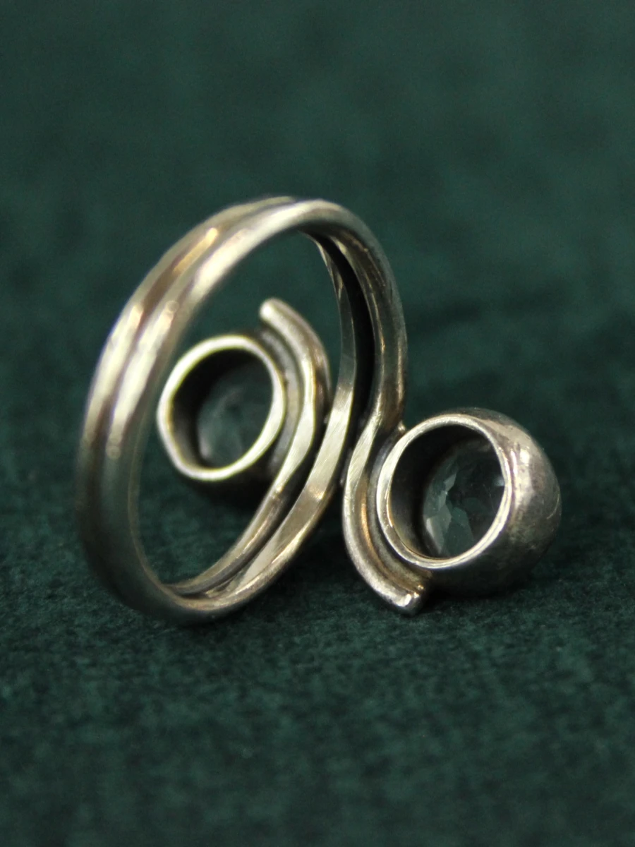 Sterling zilveren ring met lichtblauwe stenen