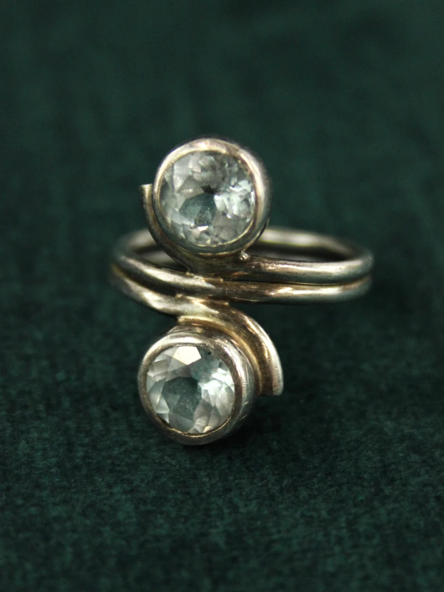 Sterling zilveren ring met lichtblauwe stenen