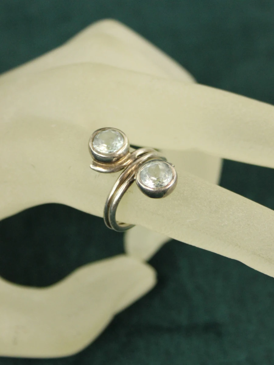 Sterling zilveren ring met lichtblauwe stenen
