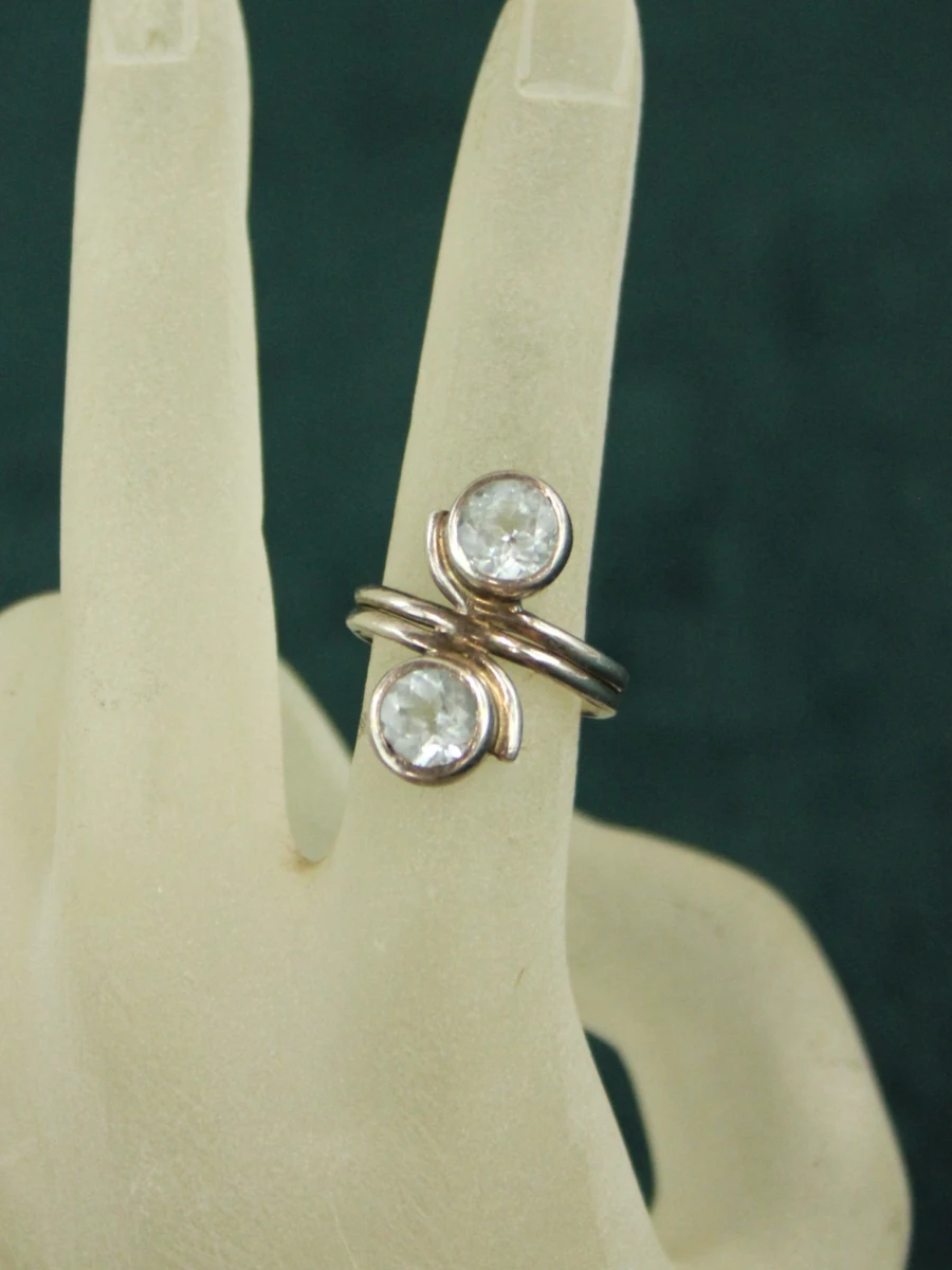 Sterling zilveren ring met lichtblauwe stenen