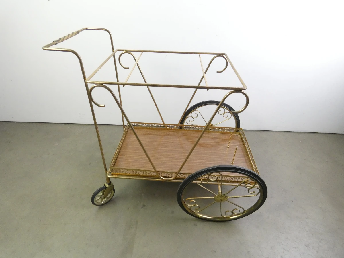 Vintage metalen barwagen met plateau