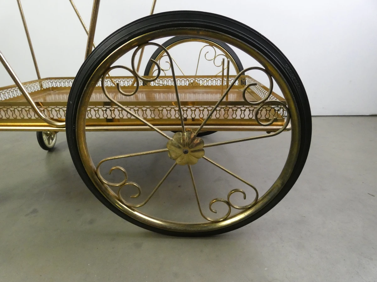 Vintage metalen barwagen met plateau