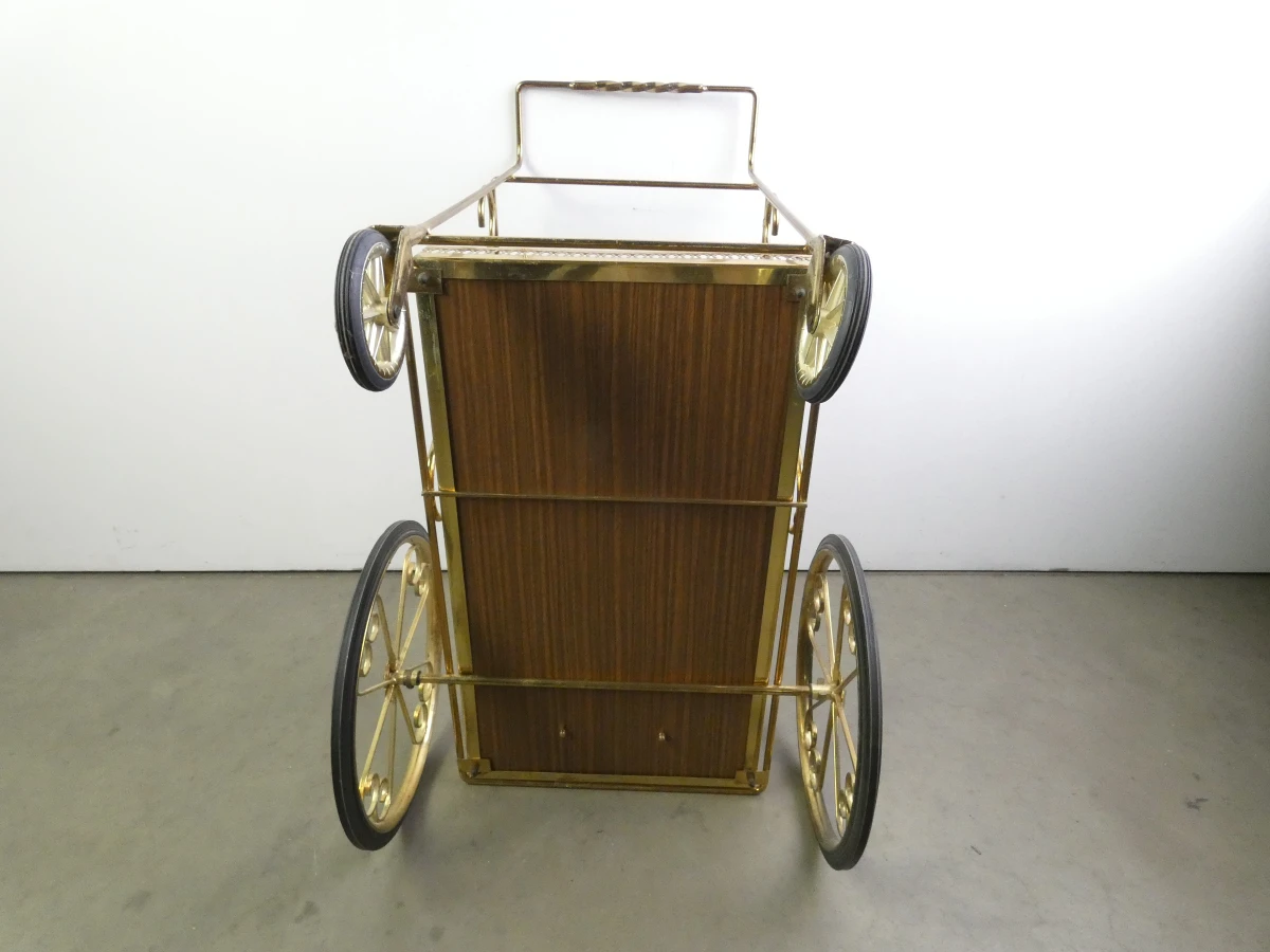Vintage metalen barwagen met plateau