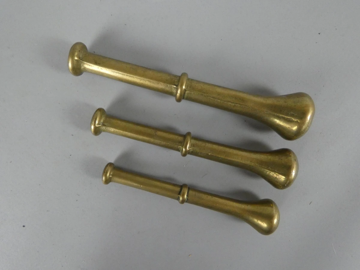 Set van drie messing stampers