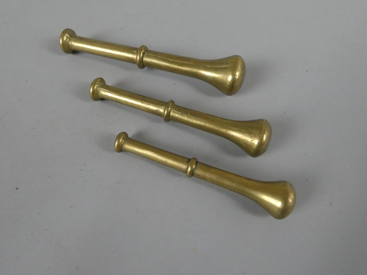 Set van drie messing stampers