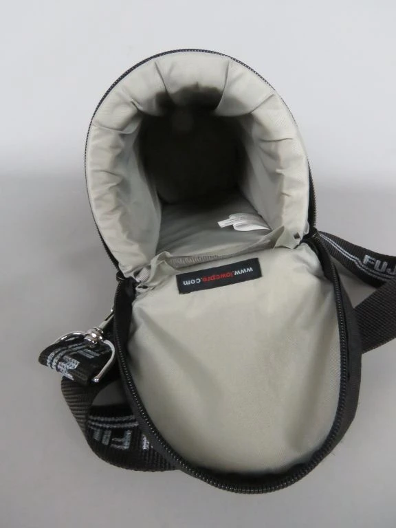 Zwarte Lowepro lenshoes met draagriem