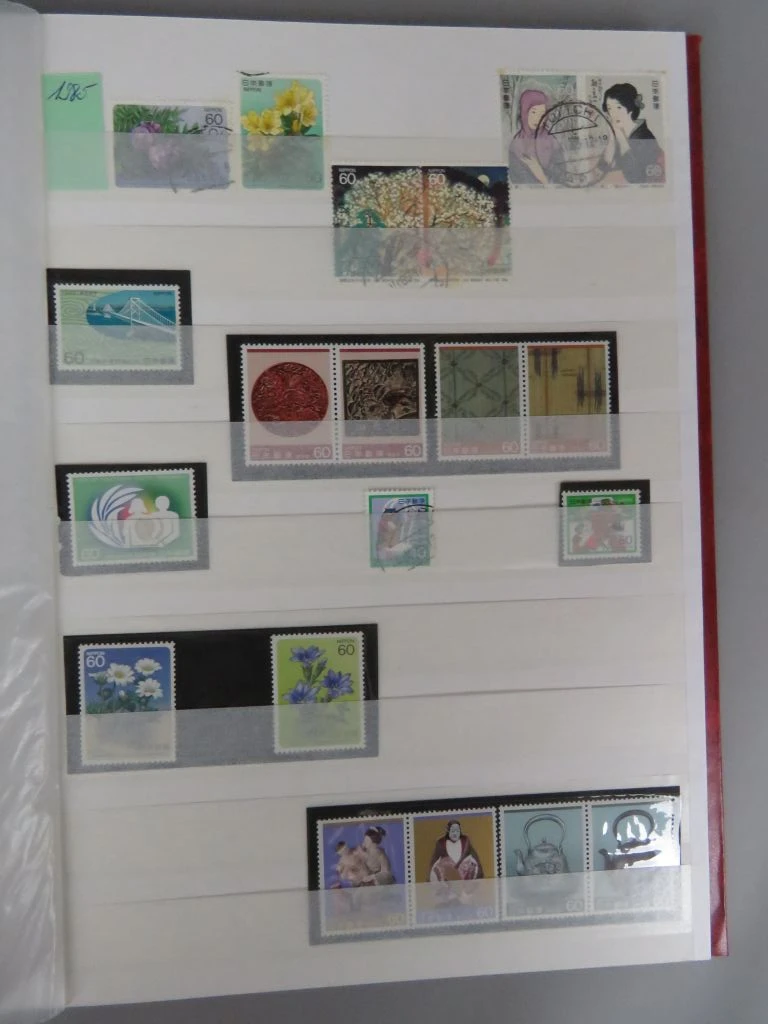 Postzegelverzameling Japan in rode album