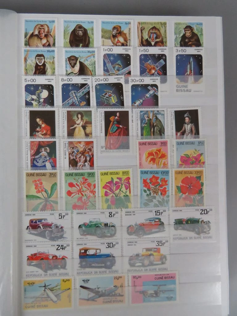 Postzegelverzameling in album met diverse thema's 1