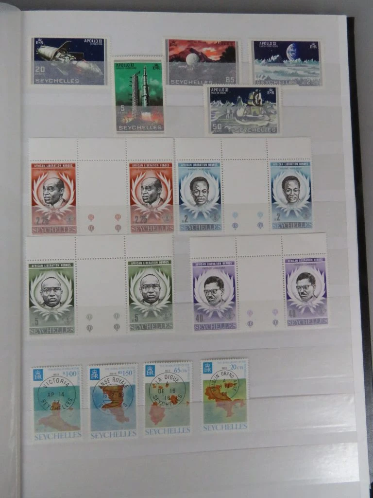 Postzegelverzameling in album met diverse thema's 2