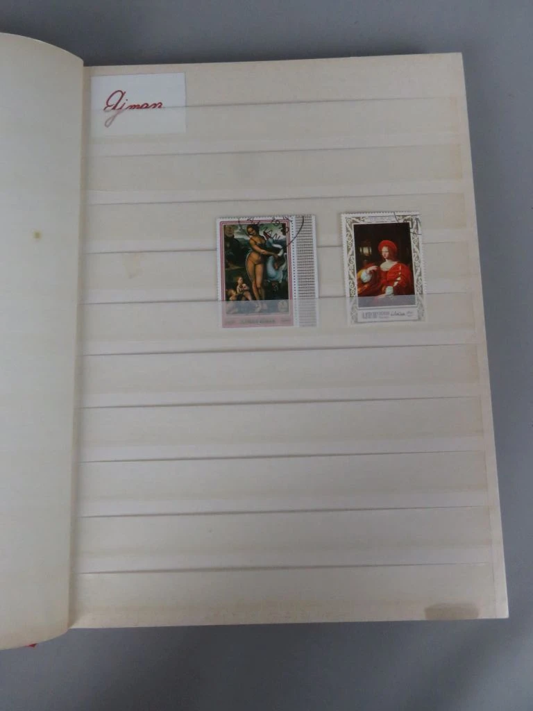 Postzegelverzameling in rode albummap Azië