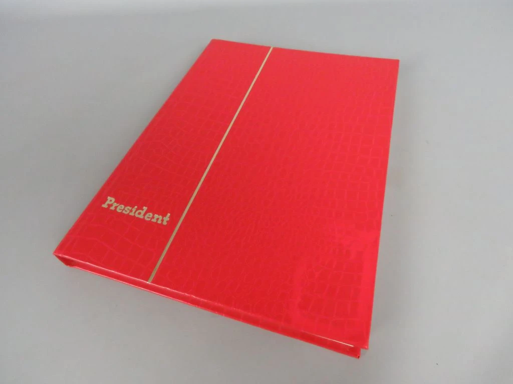 Postzegelverzameling in rode albummap Azië