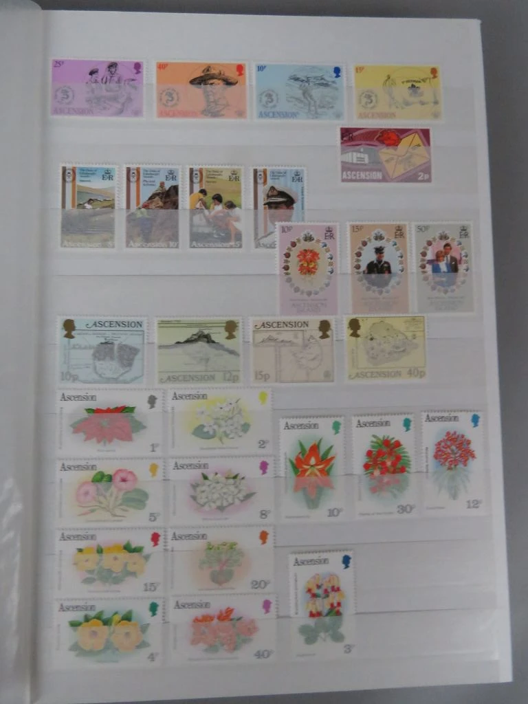 Postzegelverzameling in album met diverse thema's 3