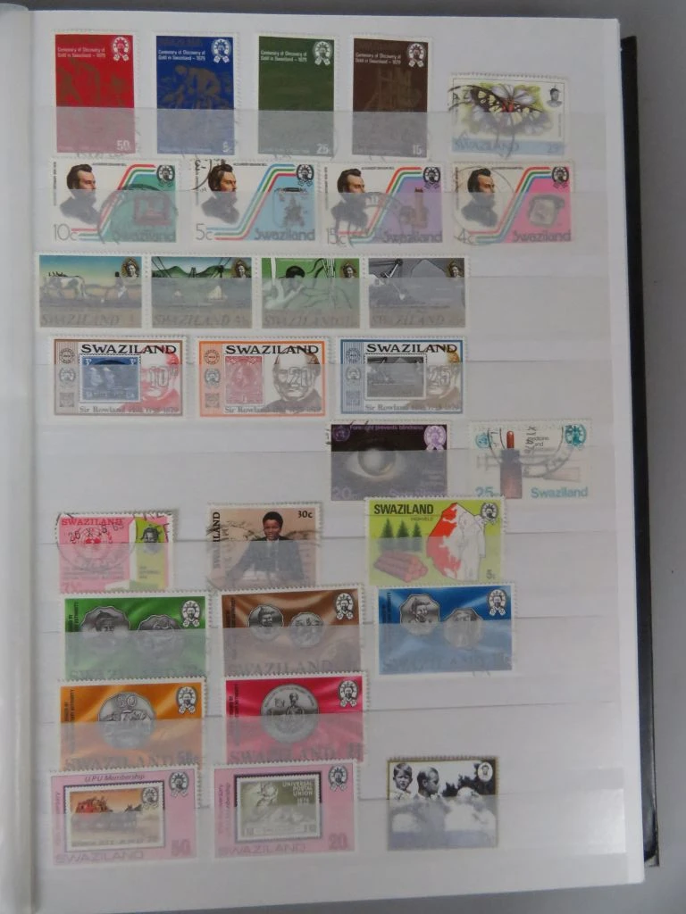 Postzegelverzameling in album met diverse thema's 3