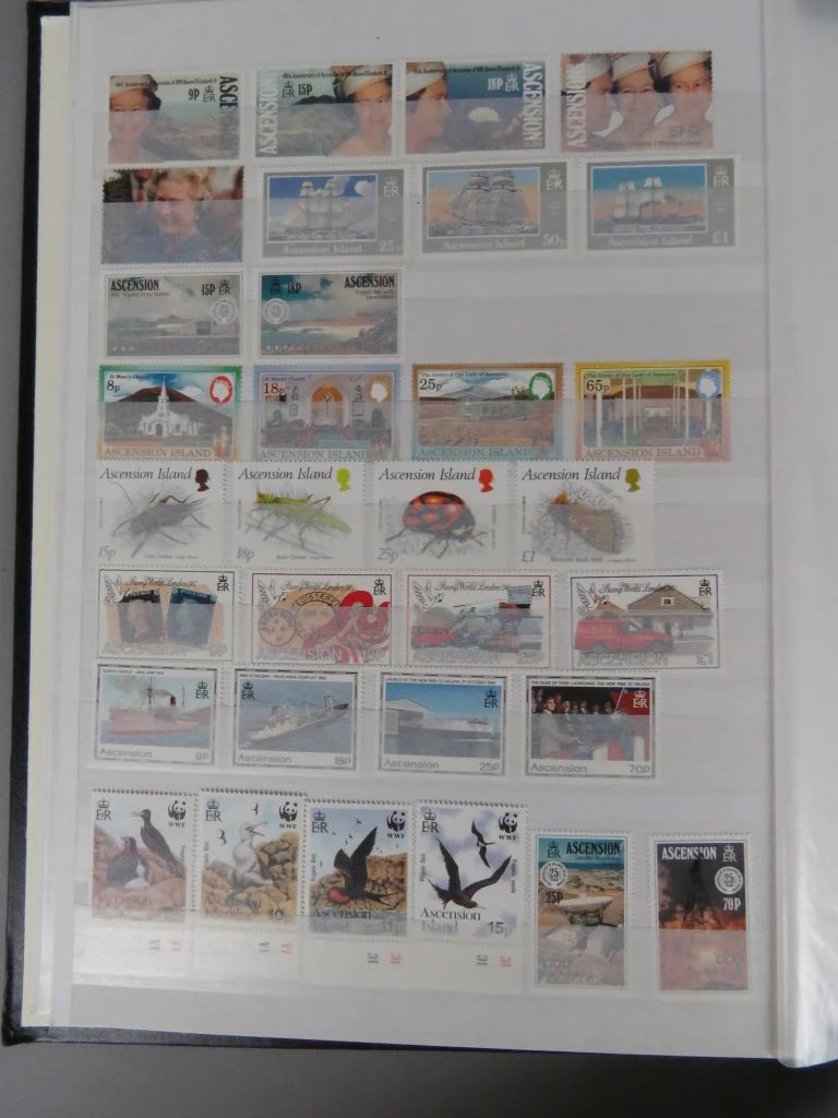 Postzegelverzameling in album met diverse thema's 3