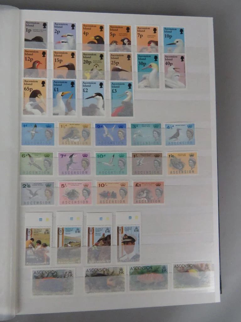 Postzegelverzameling in album met diverse thema's 3