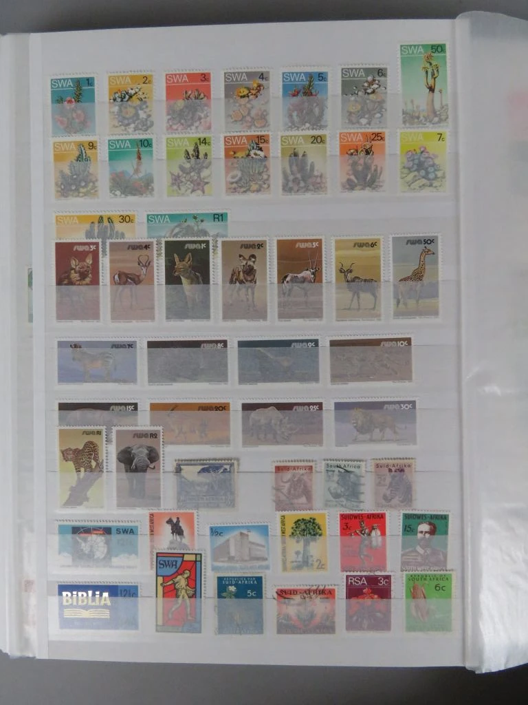 Postzegelverzameling in album met diverse thema's 3