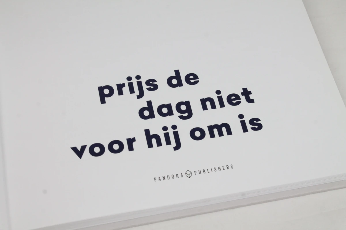 Boek 'Prijs de dag niet voor hij om is' - Liber Amicorum Marc Van Peel
