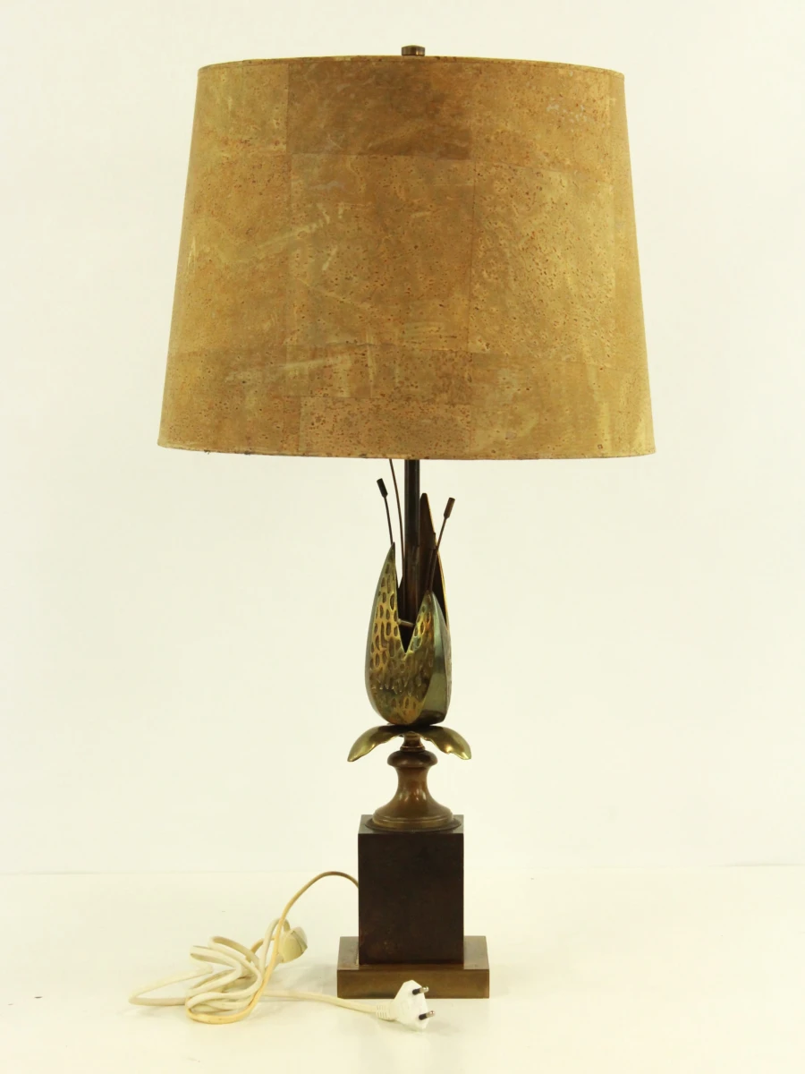 Vintage tafellamp met messing bloemdecoratie