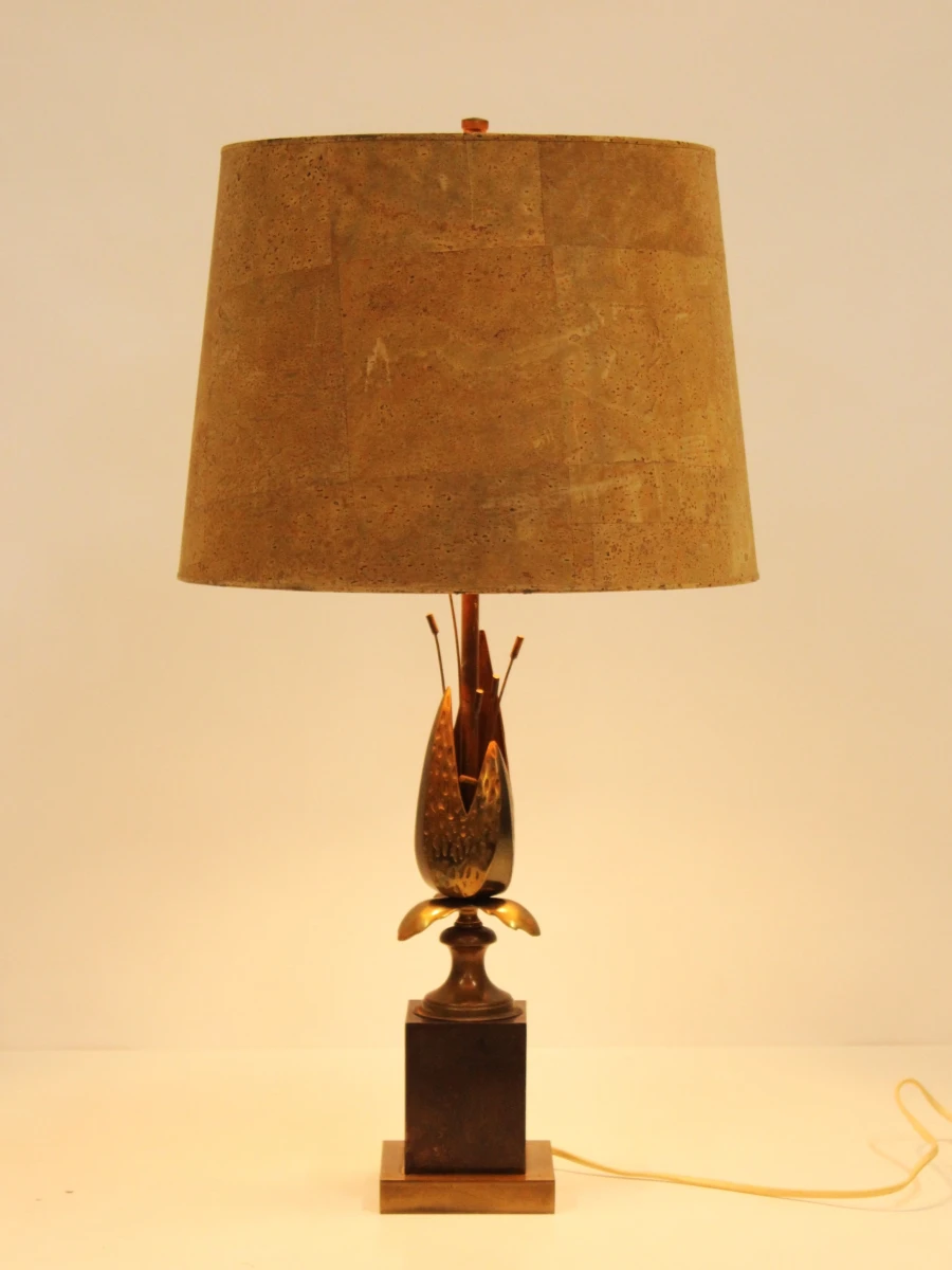 Vintage tafellamp met messing bloemdecoratie