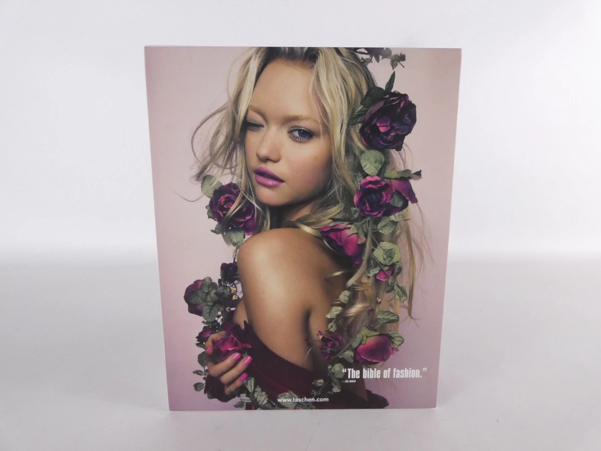 Boek 100 Contemporary Fashion Designers, 2-delig