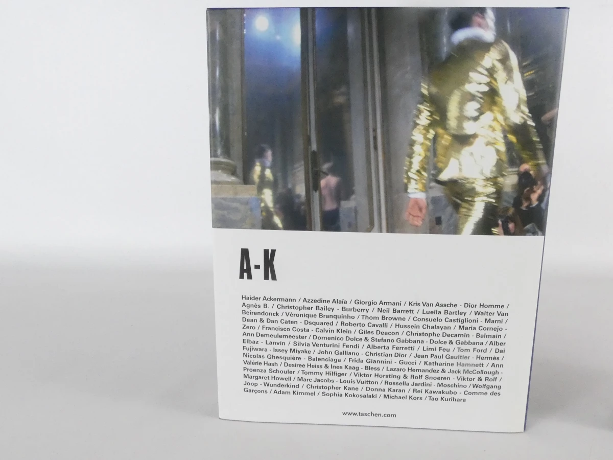 Boek 100 Contemporary Fashion Designers, 2-delig