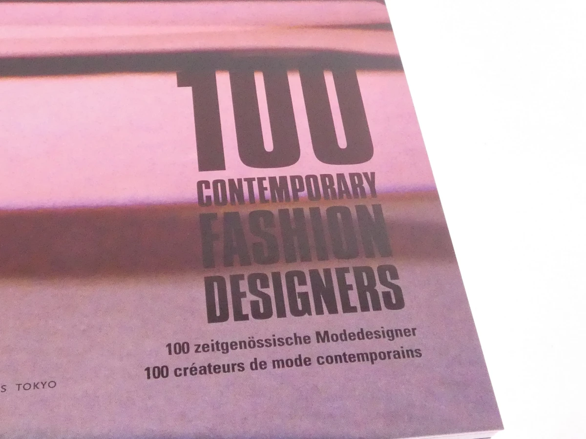 Boek 100 Contemporary Fashion Designers, 2-delig