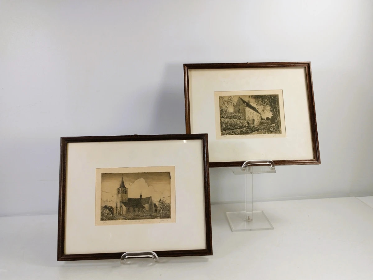 Lot van 2 ingelijste originele etsen van Oud-Turnhout en Corsendonck – kavel bij De Kringwinkel, Turnhout