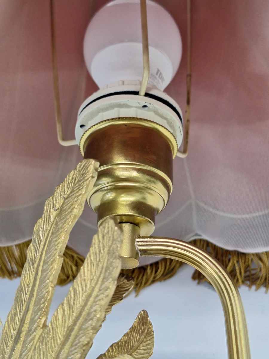 Vintage Hollywood Regency tafellamp met goudkleurige haan en rode franjekap - foto 2