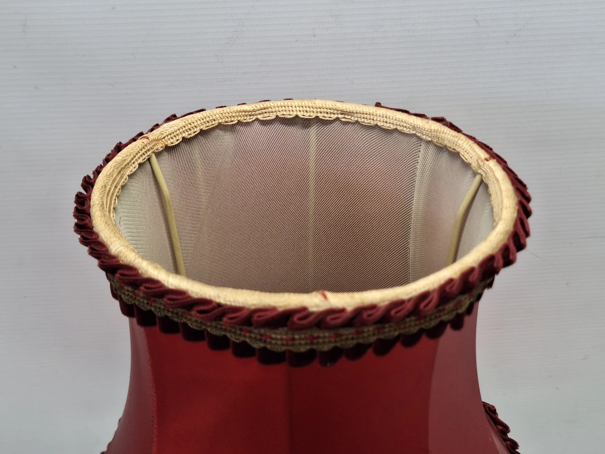 Vintage Hollywood Regency tafellamp met goudkleurige haan en rode franjekap - foto 11