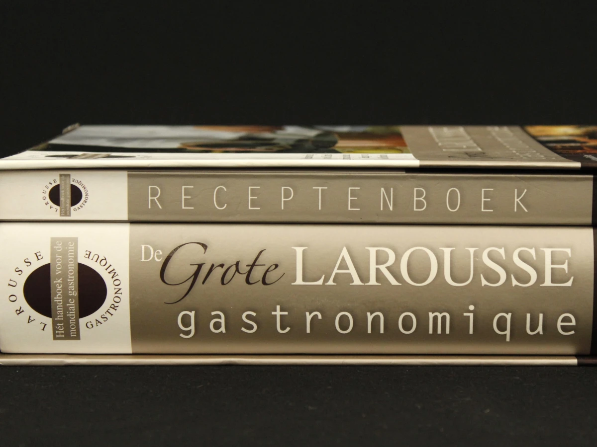 De Grote Larousse Gastronomique kookboeken  set met medewerkng van het comité gastronomique onder leiding van Joël Robuchon Kosmos uitgevers Utrecht/Antwerpen