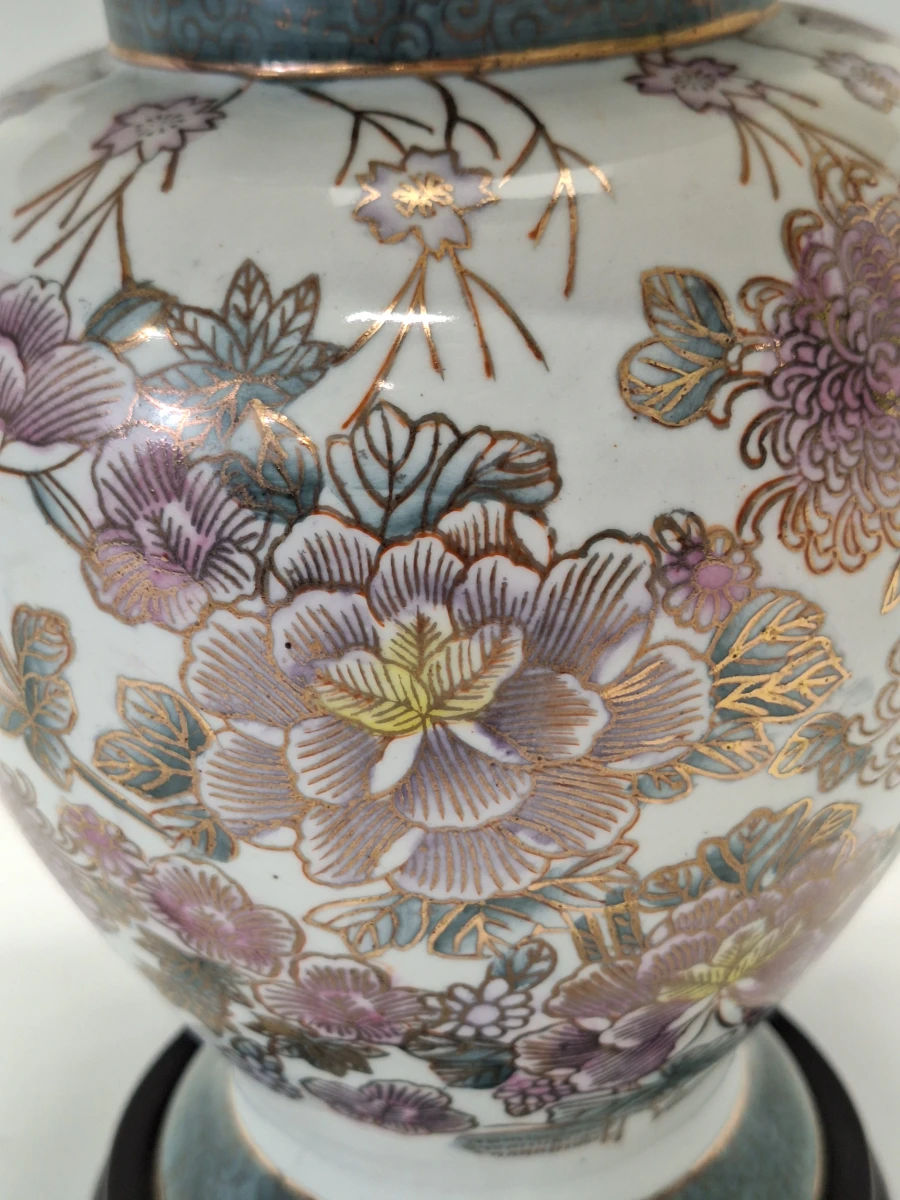 Klassieke Chinoiserie tafellamp - handbeschilderd porselein met bloemen en stoffen kap - foto 8