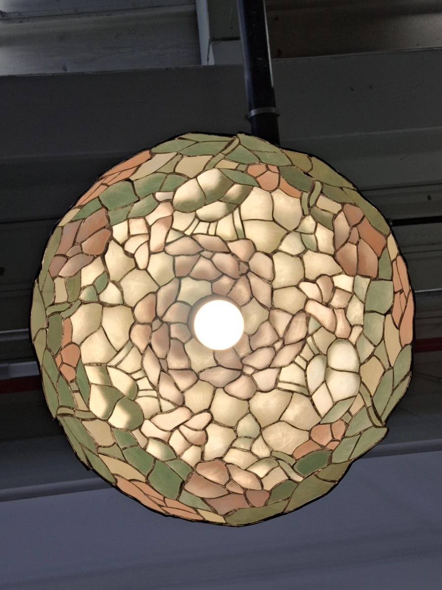 Kleurrijke Tiffany-stijl plafondlamp met bloemendecor - foto 6