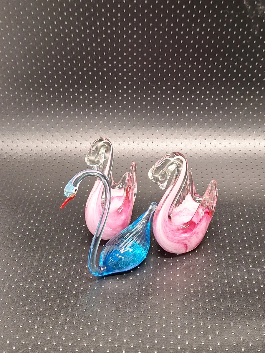 Set van 3 ambachtelijke glazen zwanen – Roze en blauw - foto 2