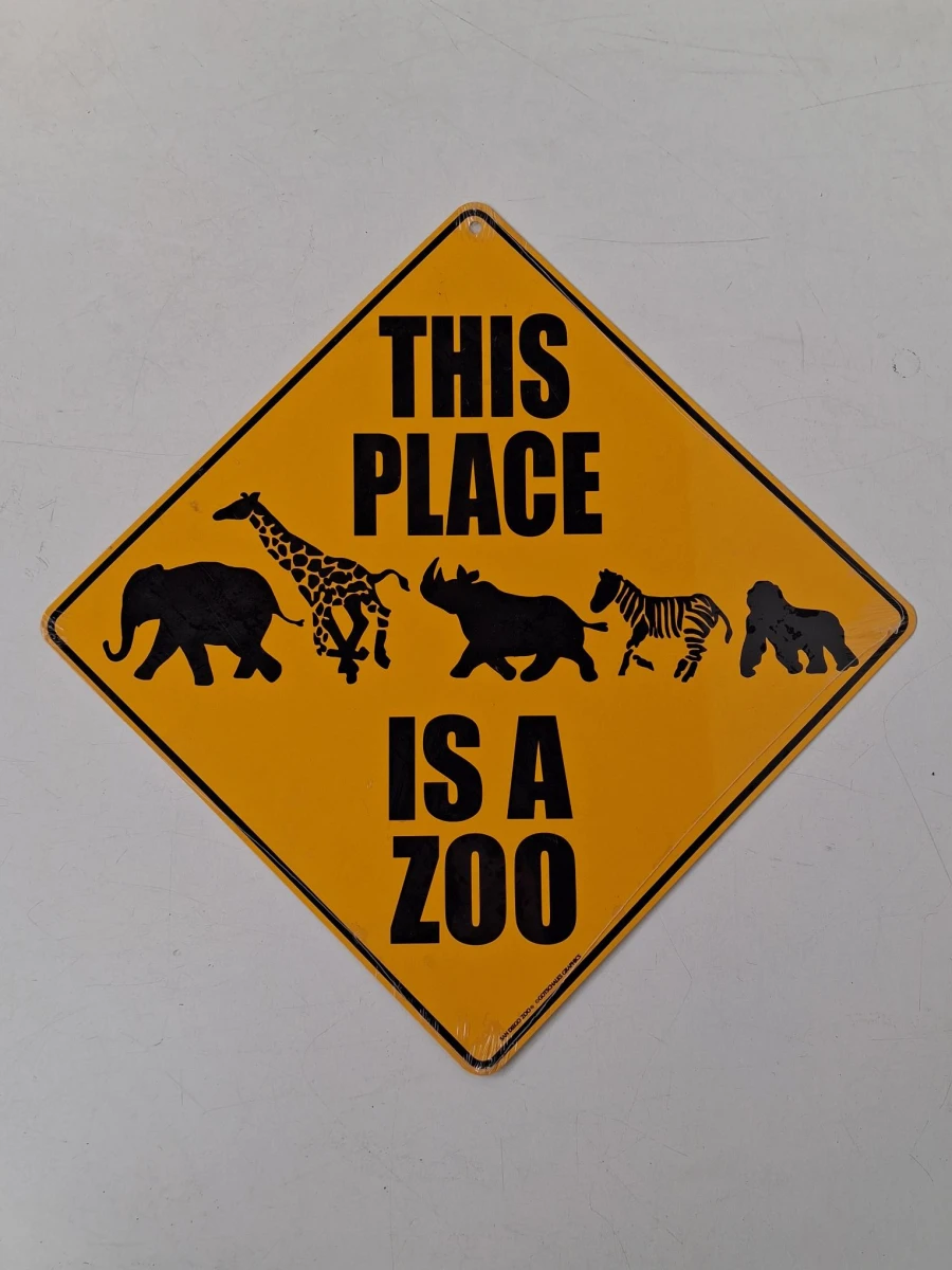 Aluminium bord : "This place is a Zoo"