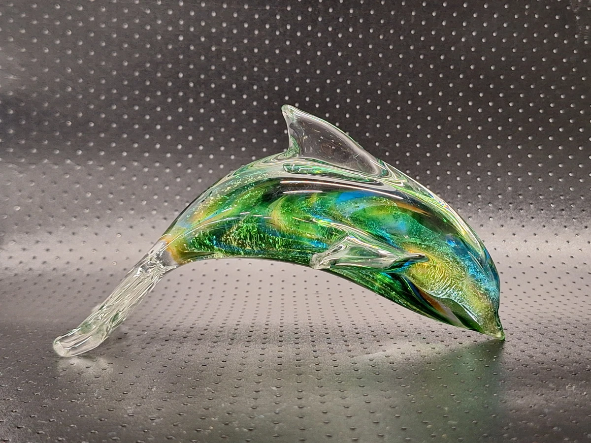 Elegante handgeblazen glazen beeldjesset – Dolfijn en geel/witte visjes - foto 8