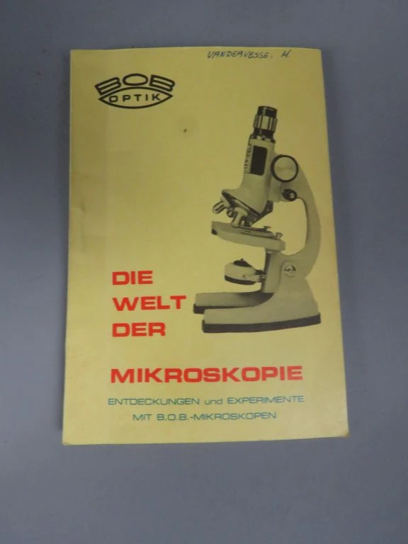 Microscoop met toebehoren in koffer