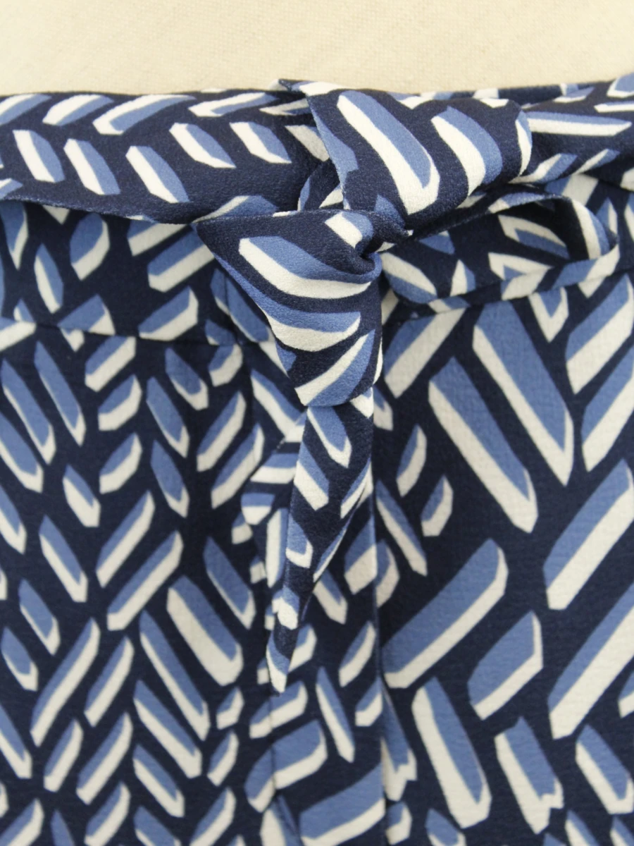 Caroline Biss – elegante wijde pantalon met grafische print en ceintuur