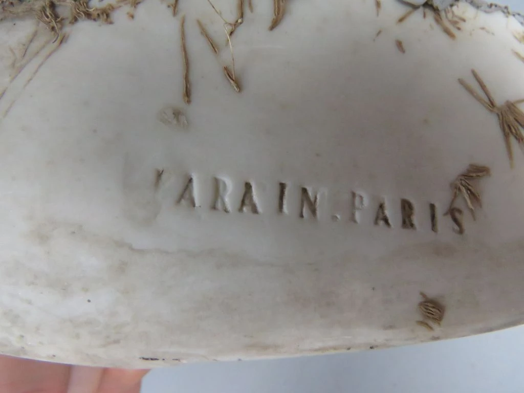 Decoratief beeld van engel met schaal