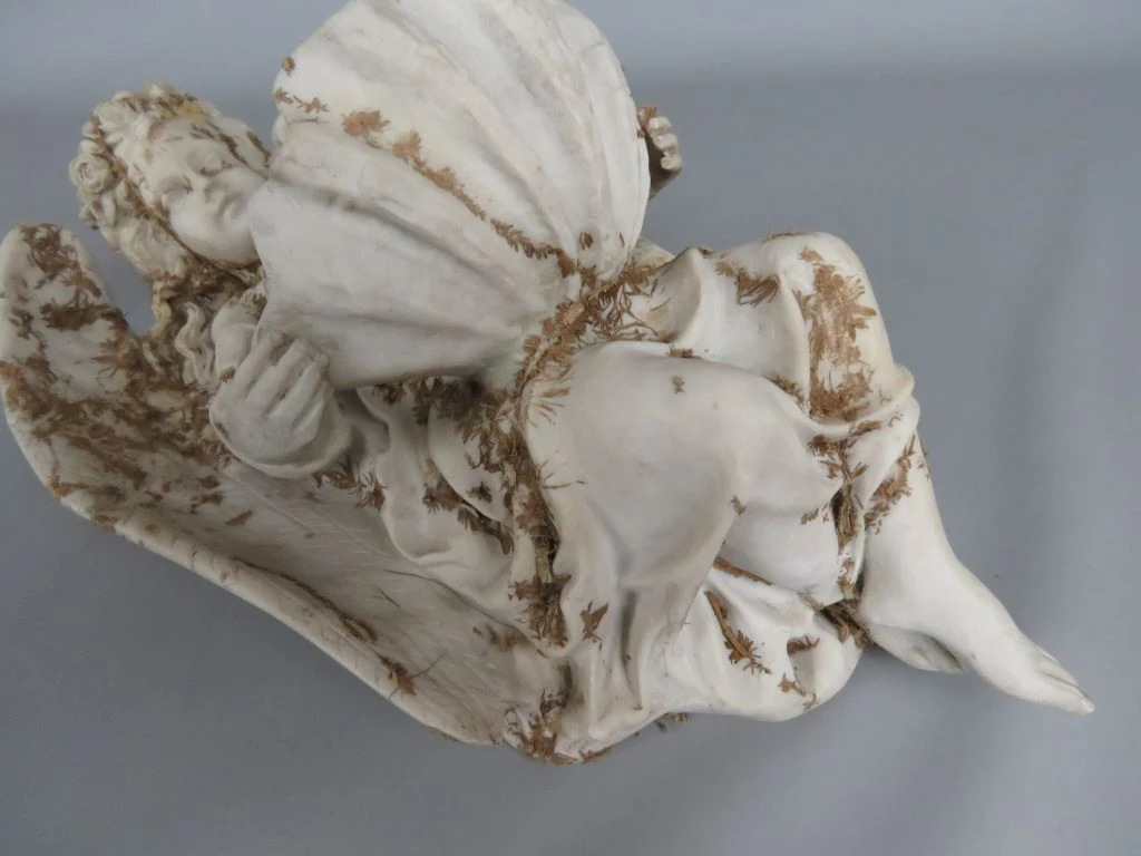 Decoratief beeld van engel met schaal