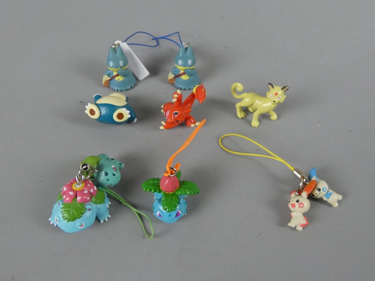 Originele Pokémon Figurines, Sleutelhangers en Metal Tags Collectie