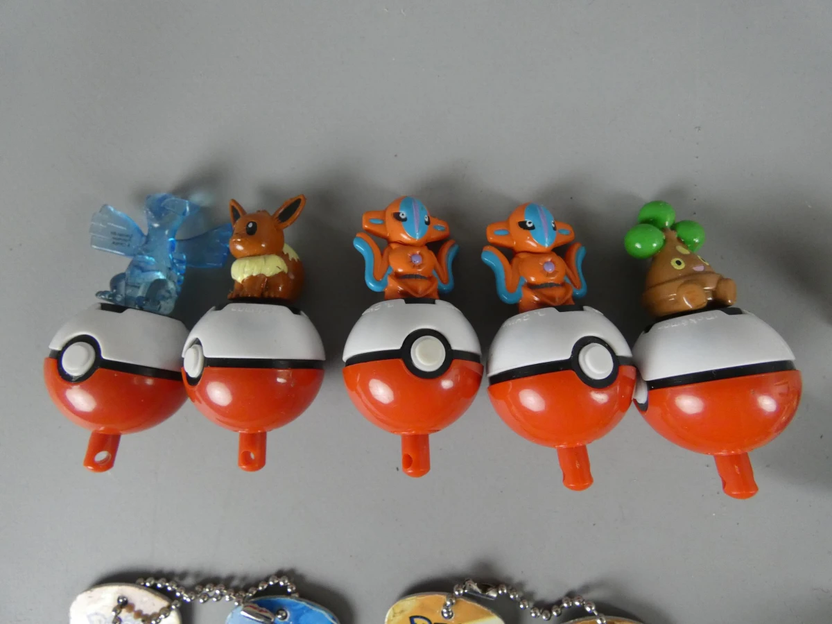 Originele Pokémon Figurines, Sleutelhangers en Metal Tags Collectie